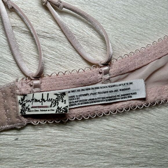 Free People Intimately neutral pink floral embroidered underwire bra size 36B - Picture 7 of 7